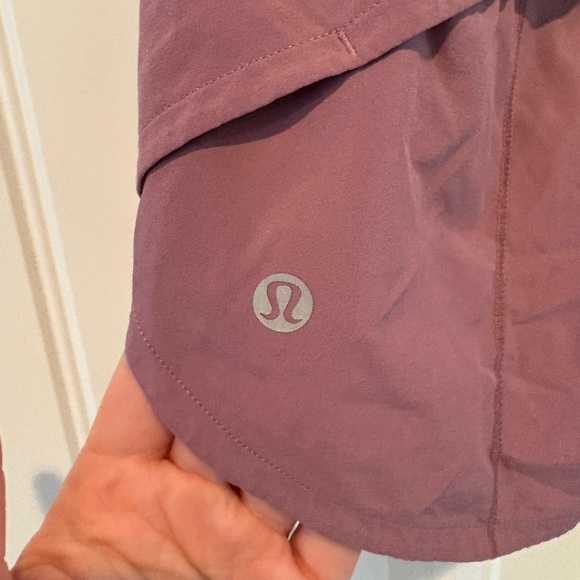Women's Lululemon high rise speed up Mauve Shorts - Picture 4 of 8